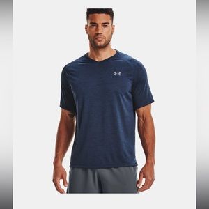 Men’s Large Under Armour V-neck T-Shirt